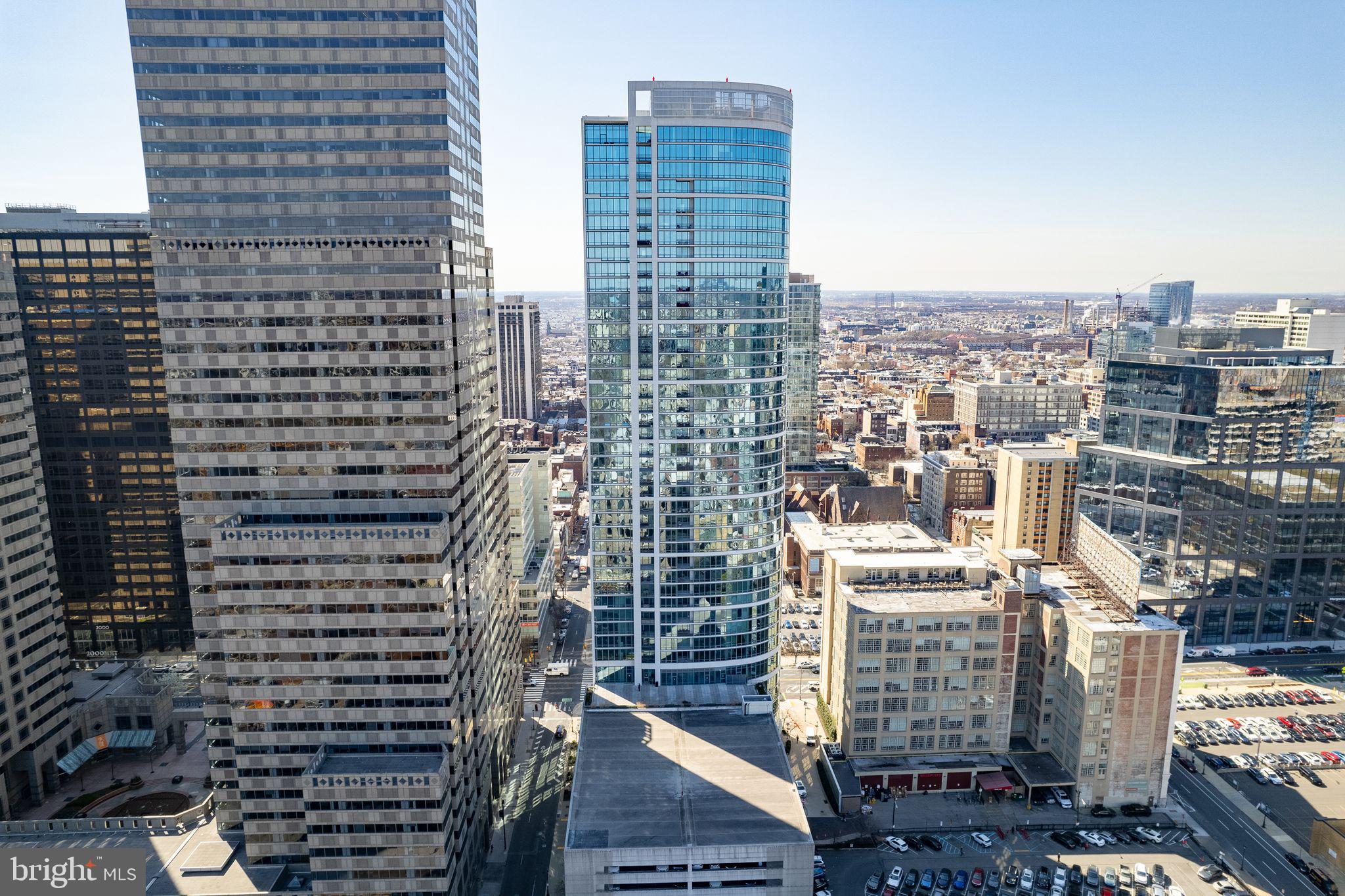 LOGAN SQUARE - Residential