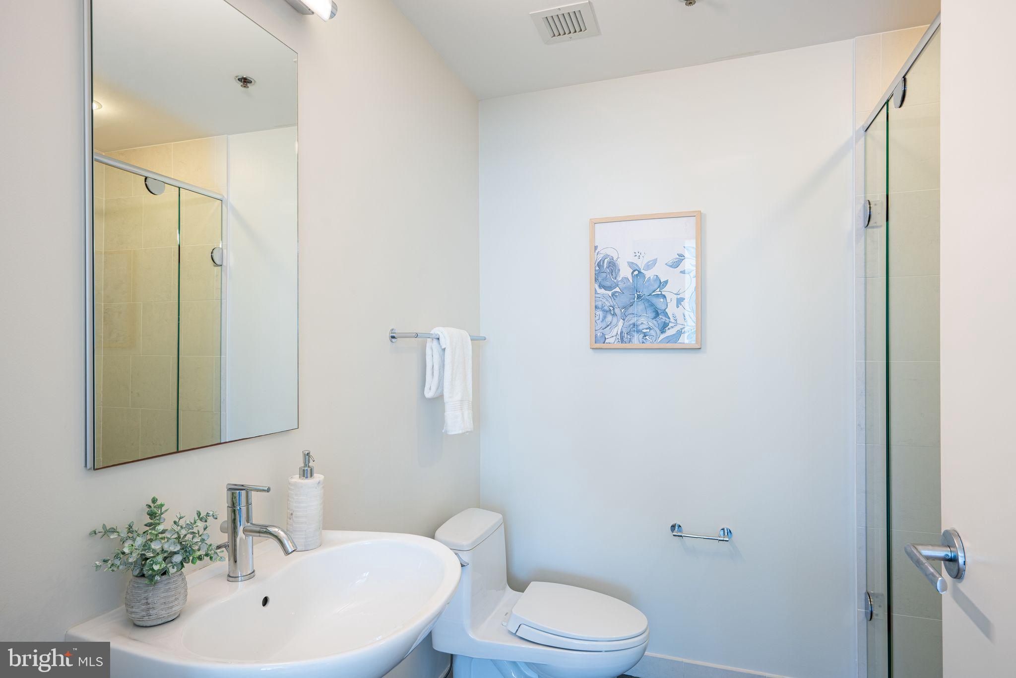 LOGAN SQUARE - Residential