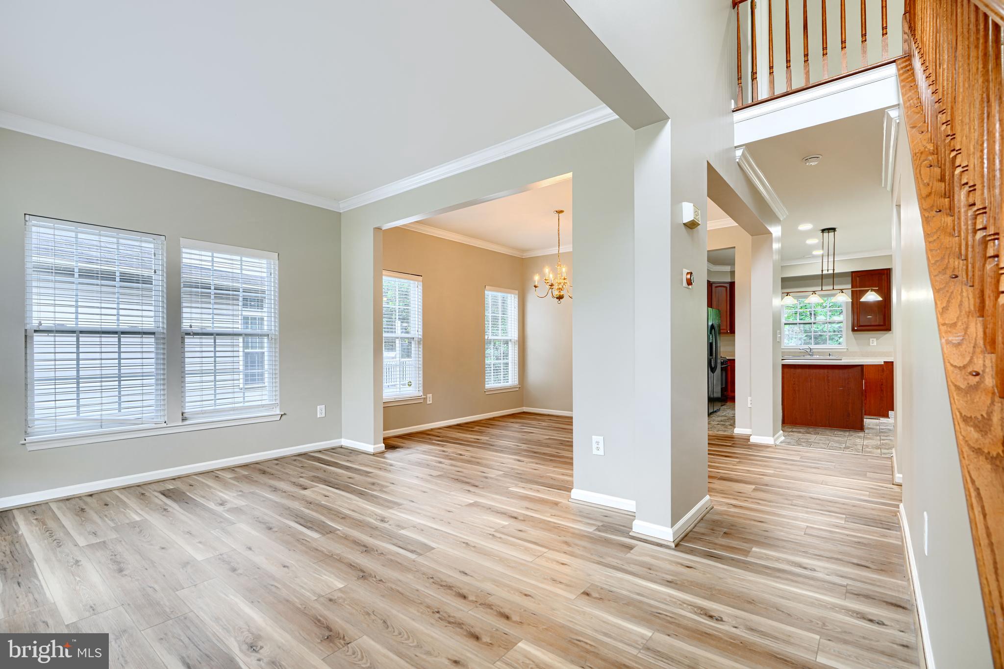 7211 LYNDSEY WAY
