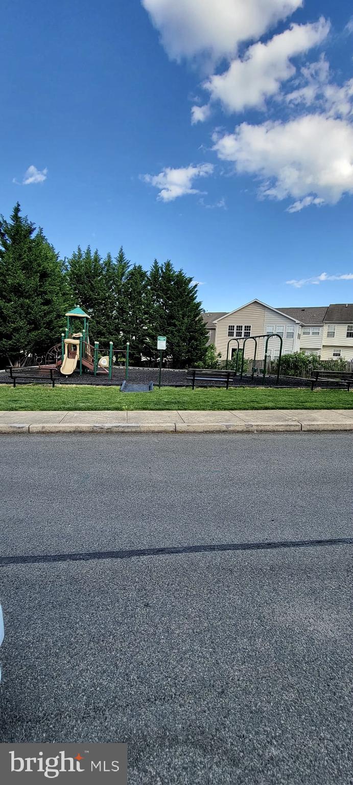 COUNTY GREEN - Residential Lease