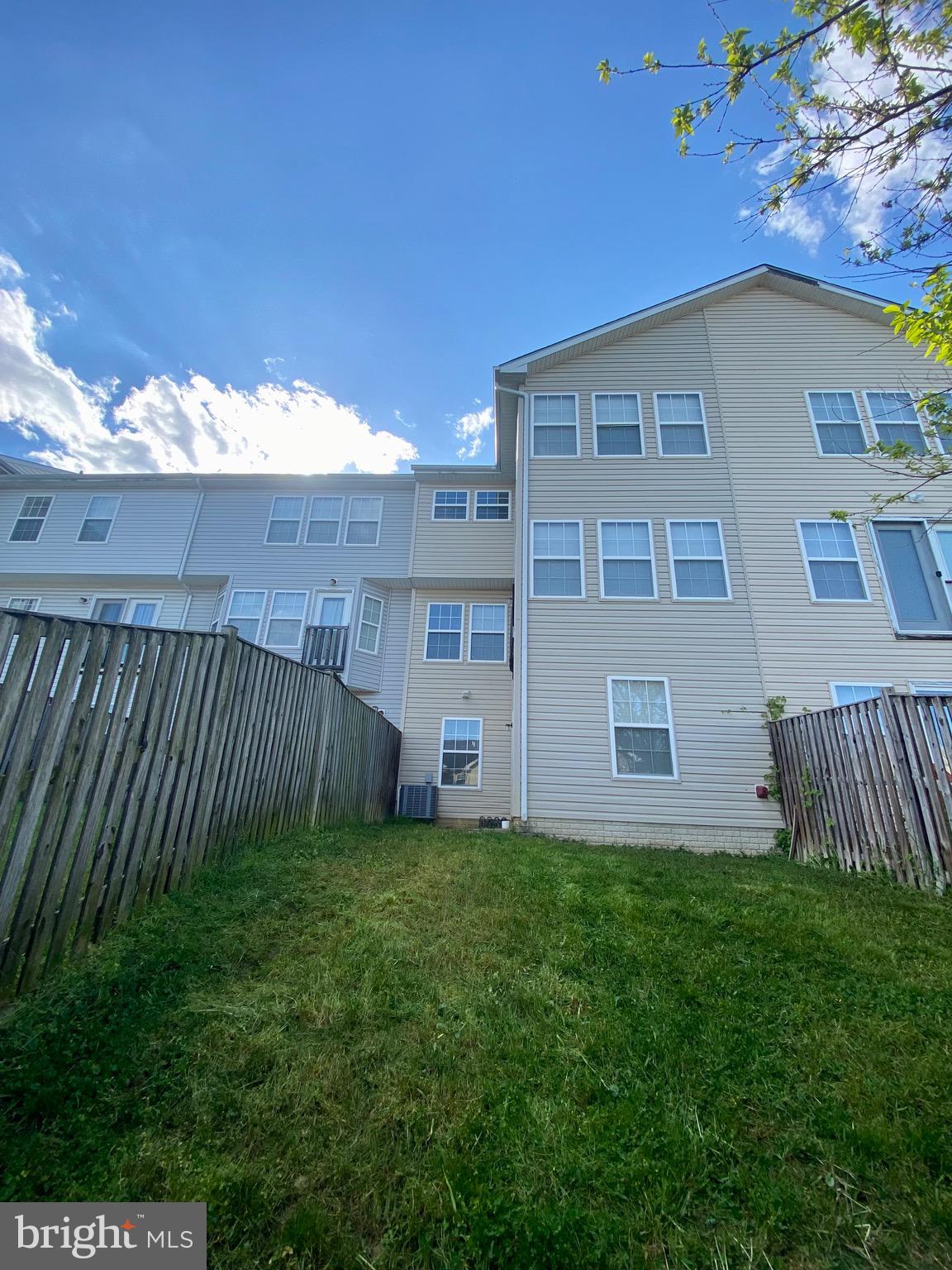 COUNTY GREEN - Residential Lease