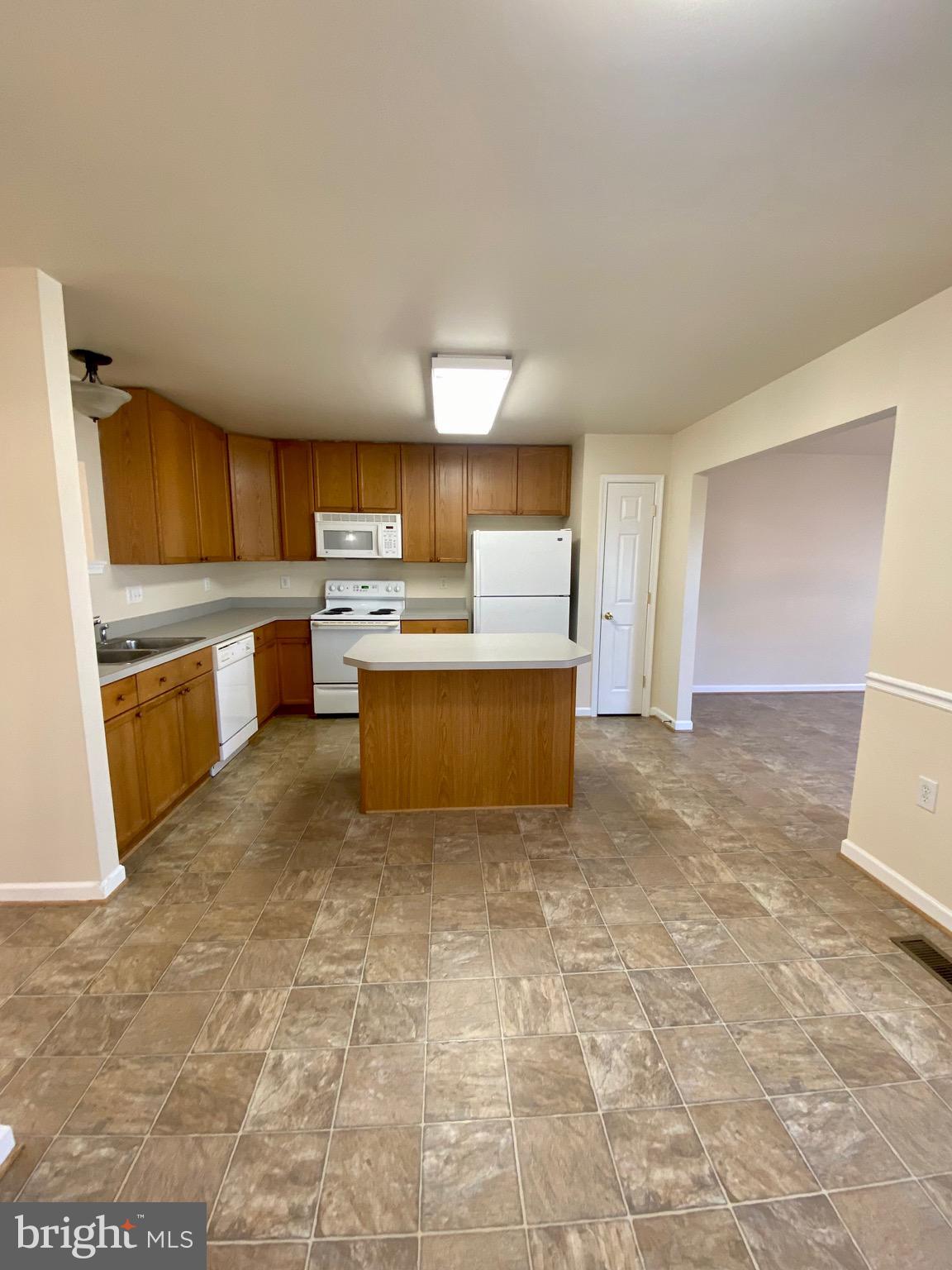 COUNTY GREEN - Residential Lease