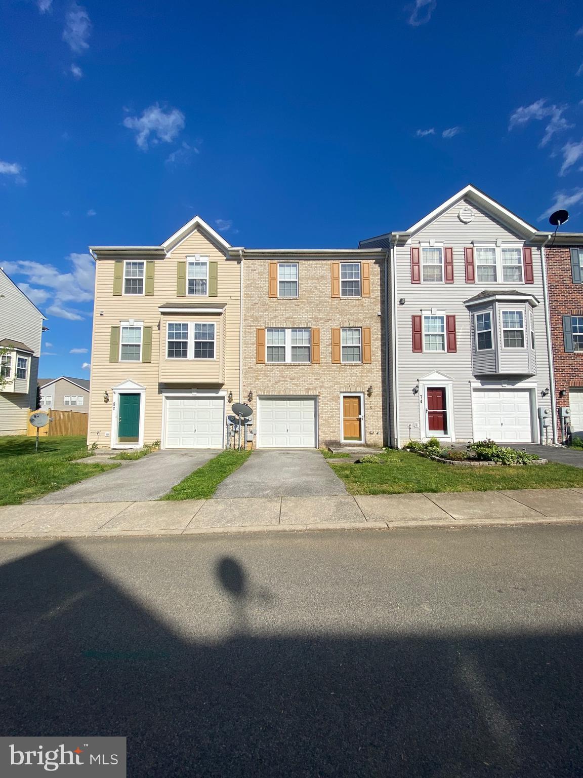 COUNTY GREEN - Residential Lease