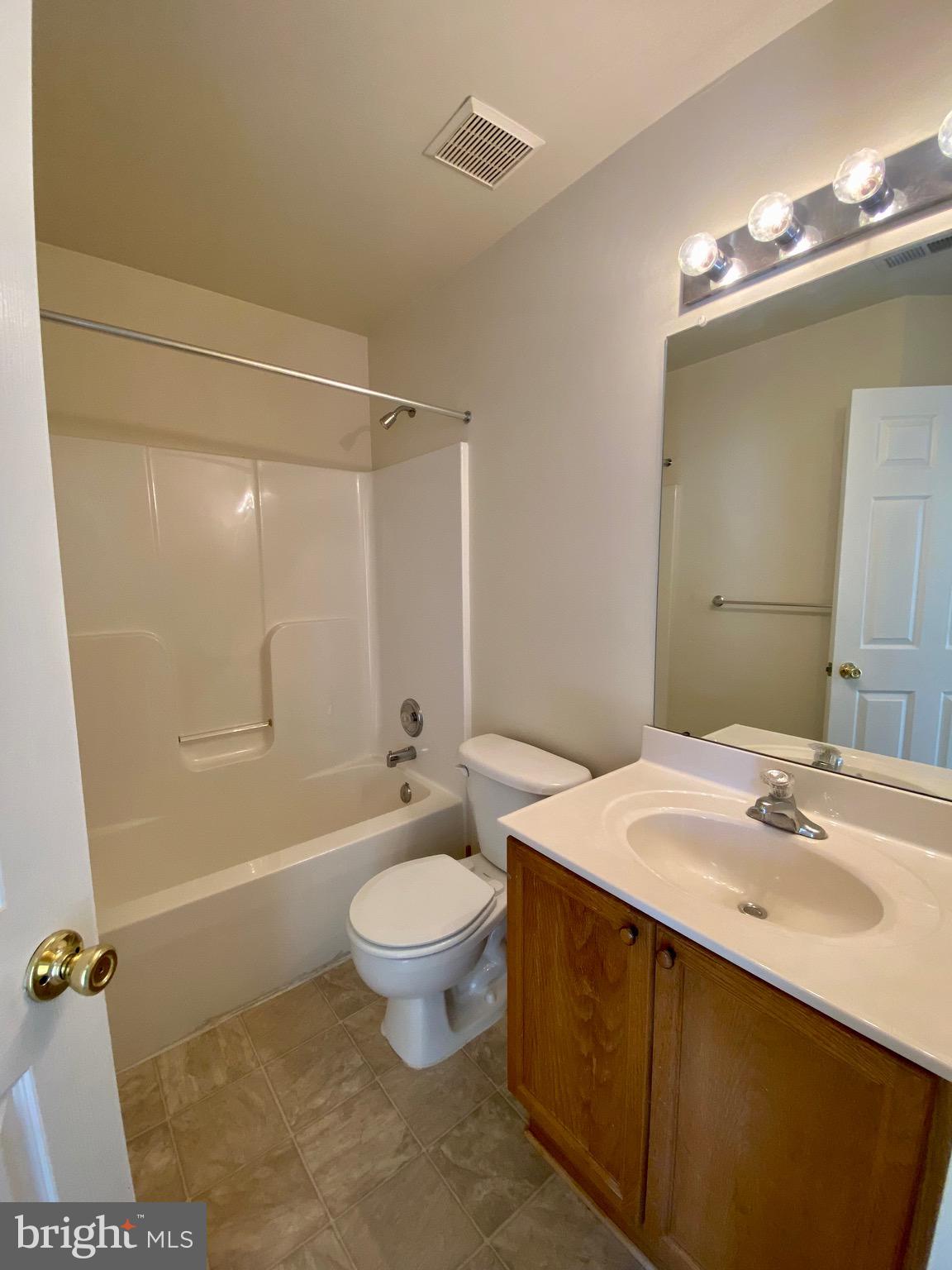 COUNTY GREEN - Residential Lease