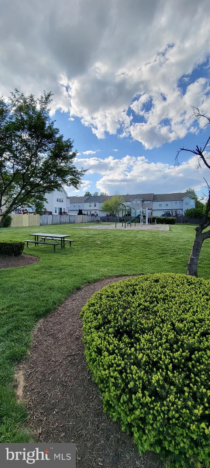 COUNTY GREEN - Residential Lease