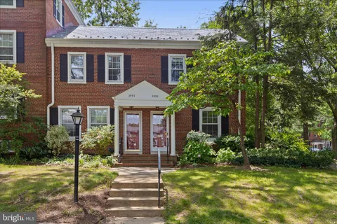 2990 S Columbus Street, Arlington, VA MLS: VAAX2051356