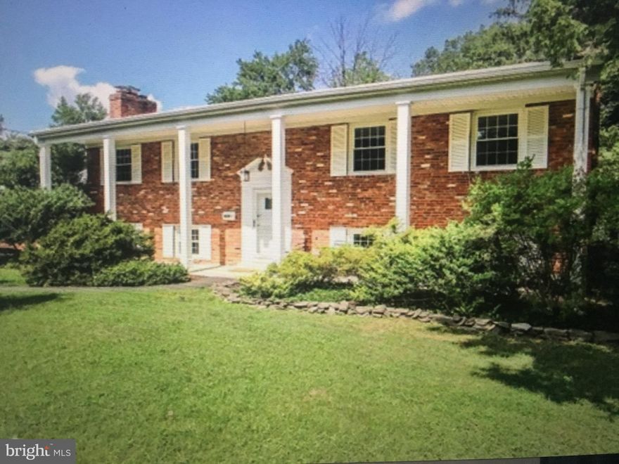 Spacious  5 bedrooms,3 full baths,3,328 SQFT SH with oversized 2 car garage, in highly sought after McLean school district. 3 Minutes Walk to McLean HS, Swimming and Tennis Club & Park. Easy commute to DC, close to shopping centers (Tysons) and Metro. Quiet cul-de-sac Street. Updated kitchen, Deck, Hardwood floors upstairs and new carpet downstairs. New Heating, A/C, & windows. Frenced Back yard.