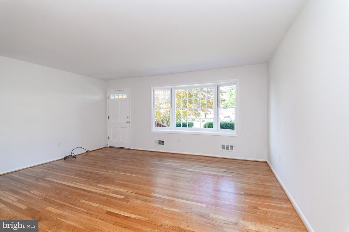 LAWNDALE ACRES - Residential