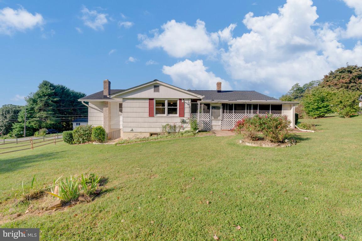 LAWNDALE ACRES - Residential