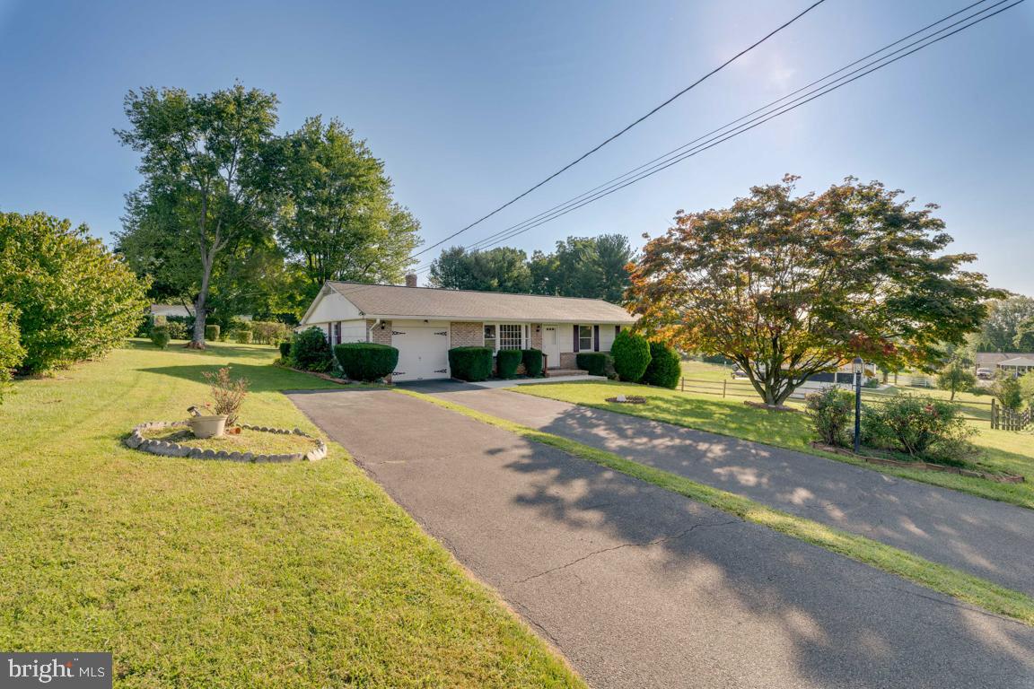 LAWNDALE ACRES - Residential