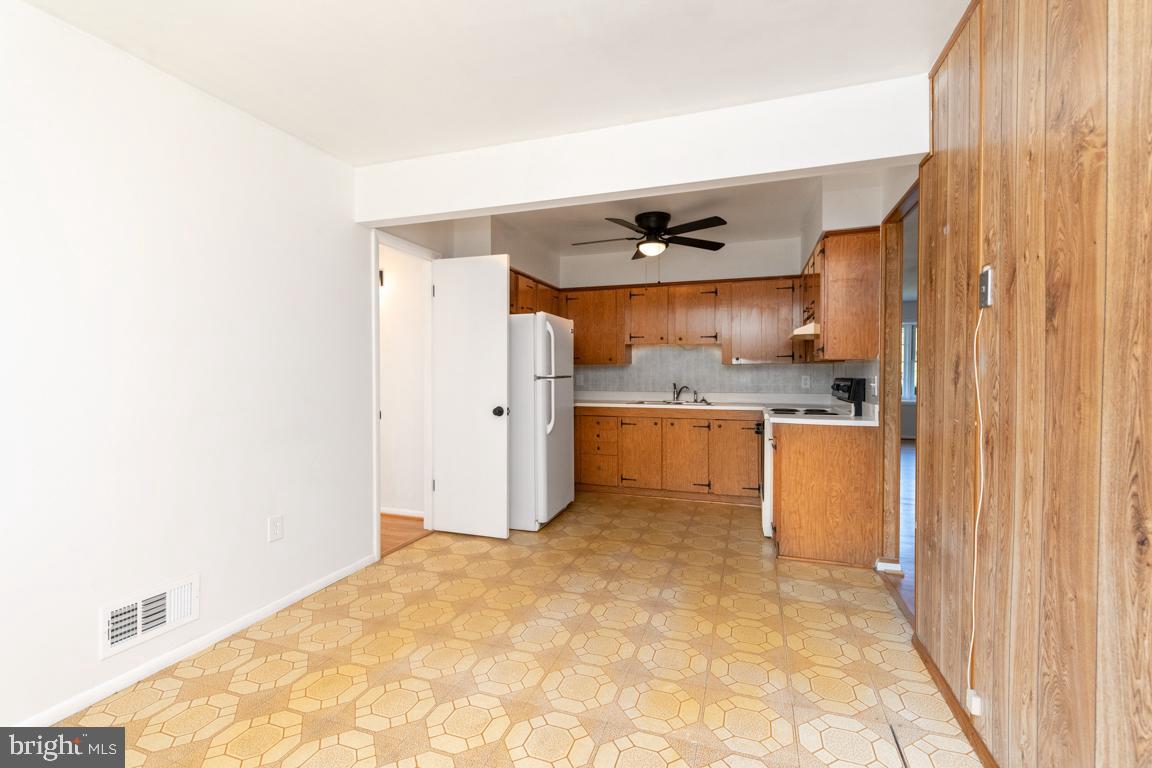 LAWNDALE ACRES - Residential