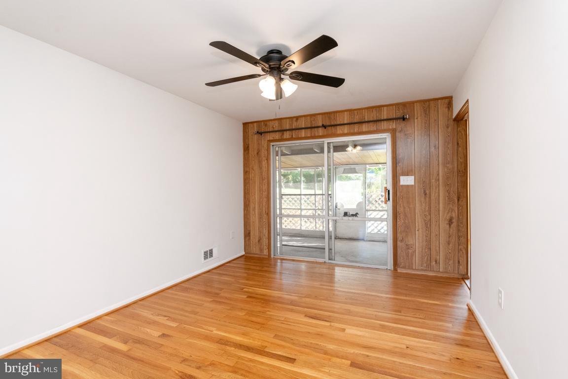 LAWNDALE ACRES - Residential