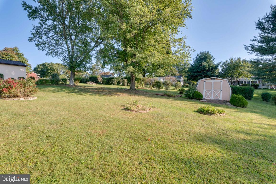 LAWNDALE ACRES - Residential