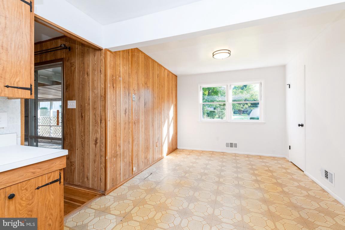 LAWNDALE ACRES - Residential