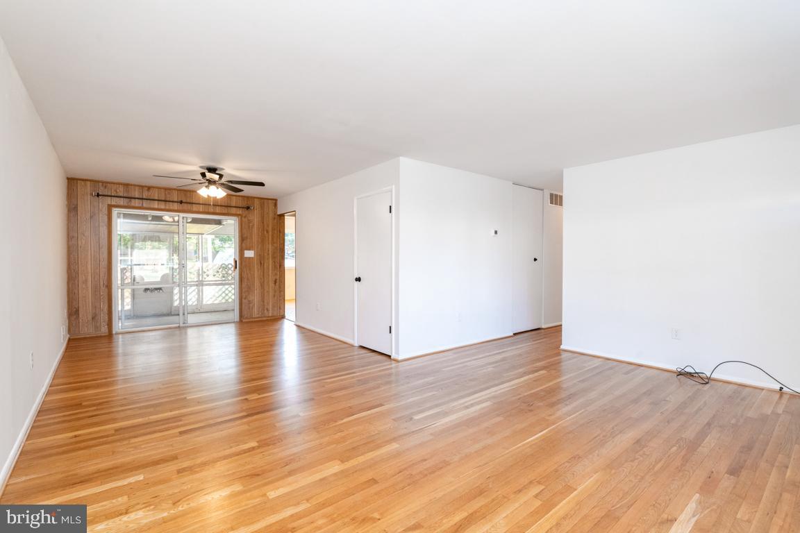 LAWNDALE ACRES - Residential