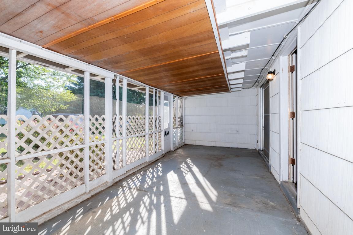 LAWNDALE ACRES - Residential