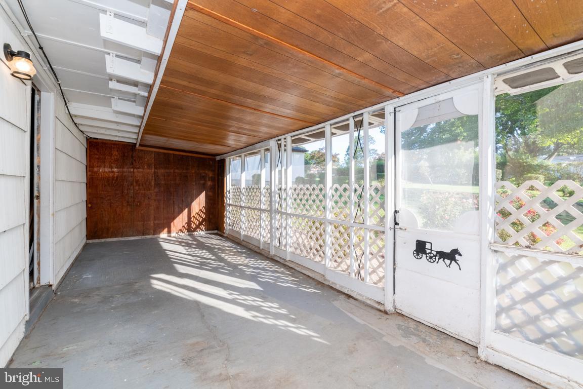 LAWNDALE ACRES - Residential