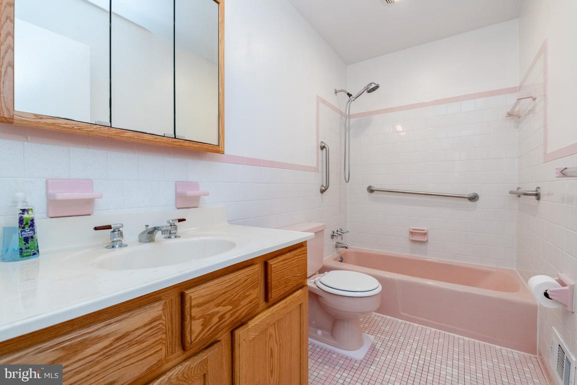 LAWNDALE ACRES - Residential