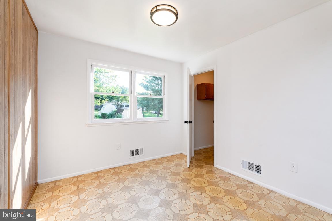 LAWNDALE ACRES - Residential