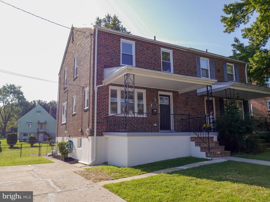 Beautiful complete renovation. Granite counter tops, stainless appliances, new roof, new hvac, water heater. Off street parking. Quiet neighborhood close everything.