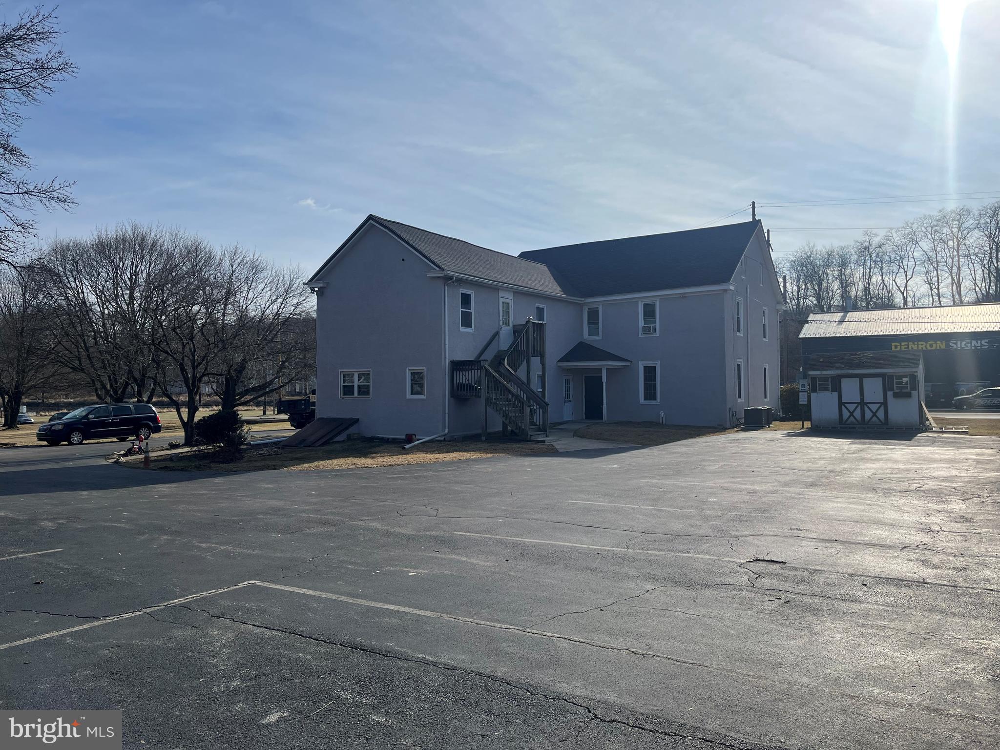 4215 W LINCOLN HIGHWAY