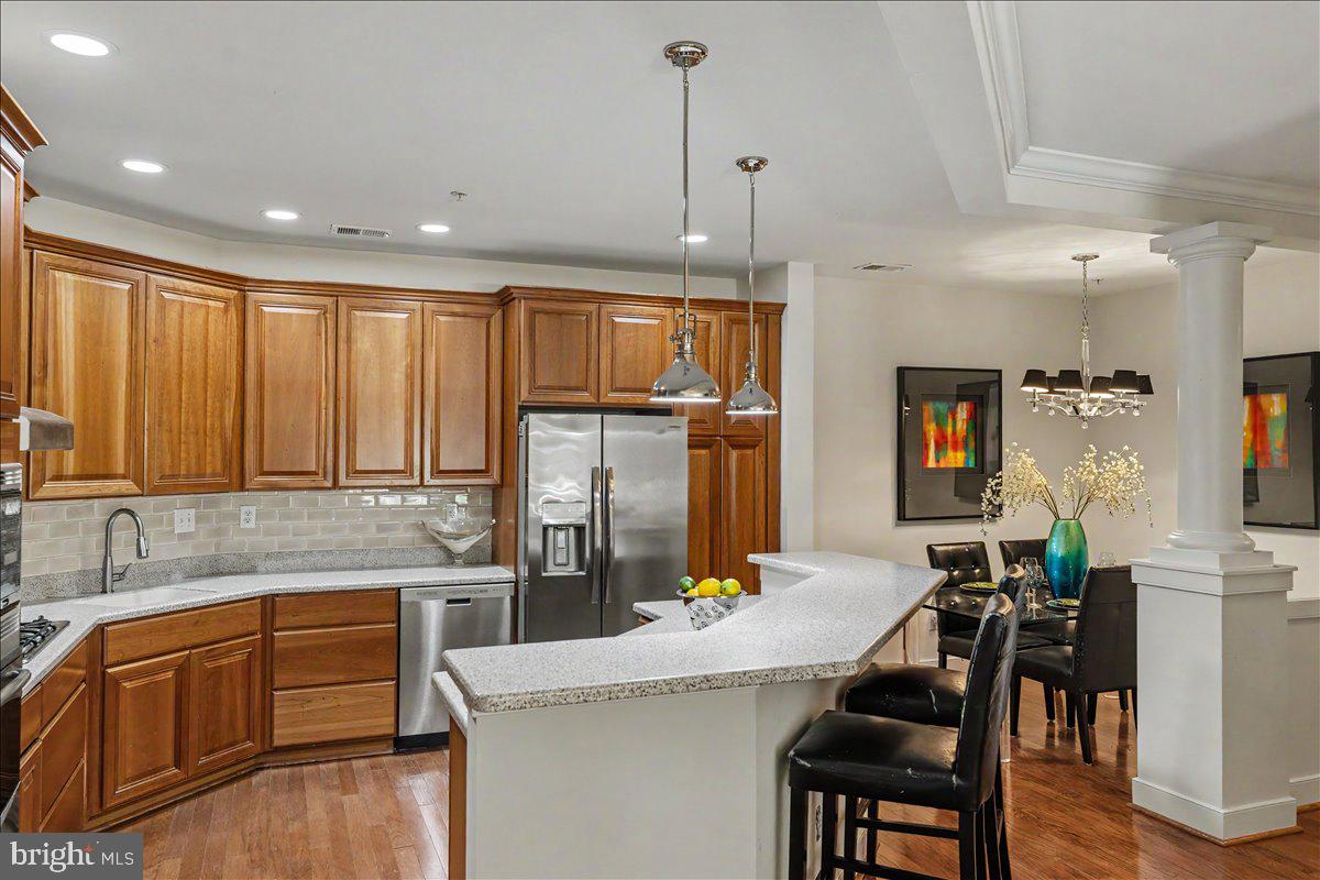 MERIDIAN VALLEY SQ - Residential