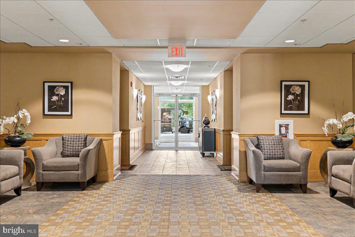 MERIDIAN VALLEY SQ - Residential