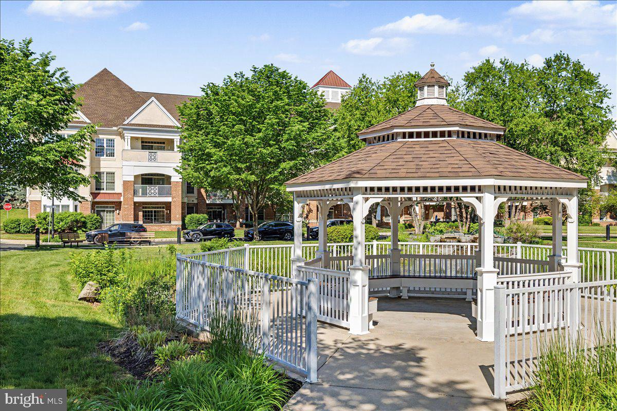 MERIDIAN VALLEY SQ - Residential