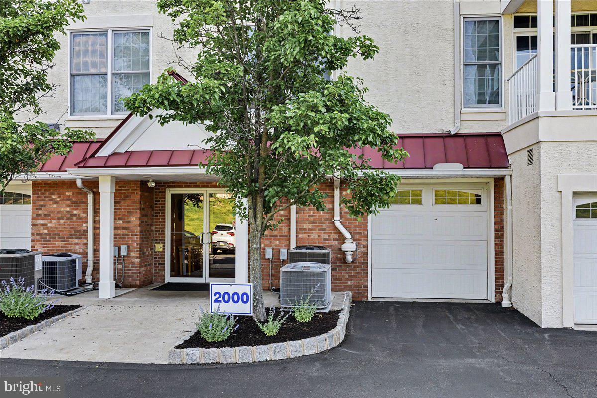 MERIDIAN VALLEY SQ - Residential