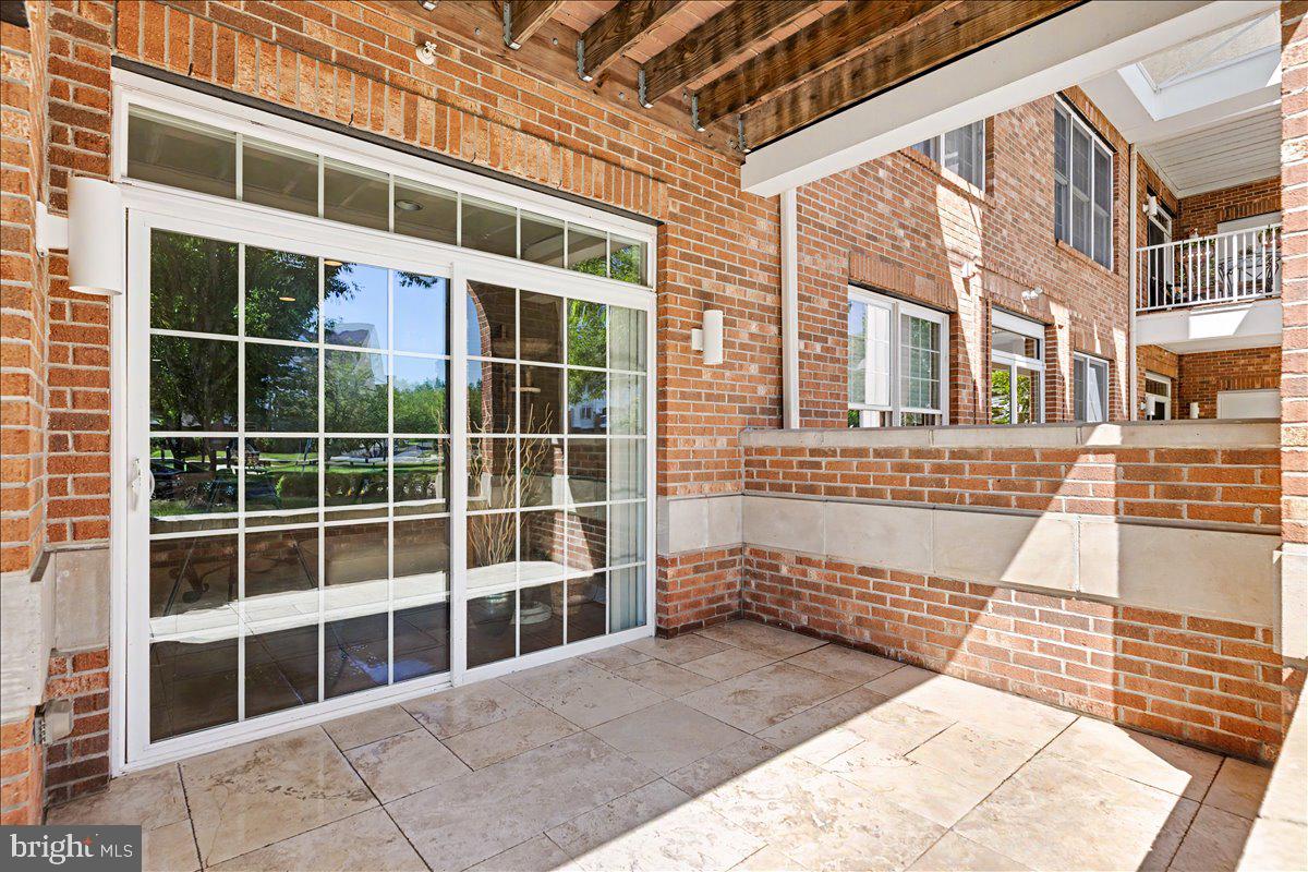 MERIDIAN VALLEY SQ - Residential