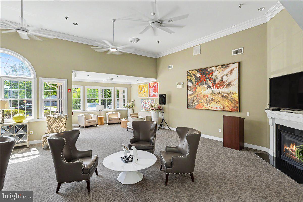 MERIDIAN VALLEY SQ - Residential
