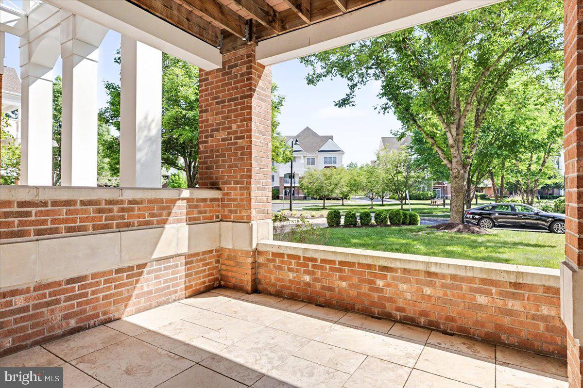 MERIDIAN VALLEY SQ - Residential