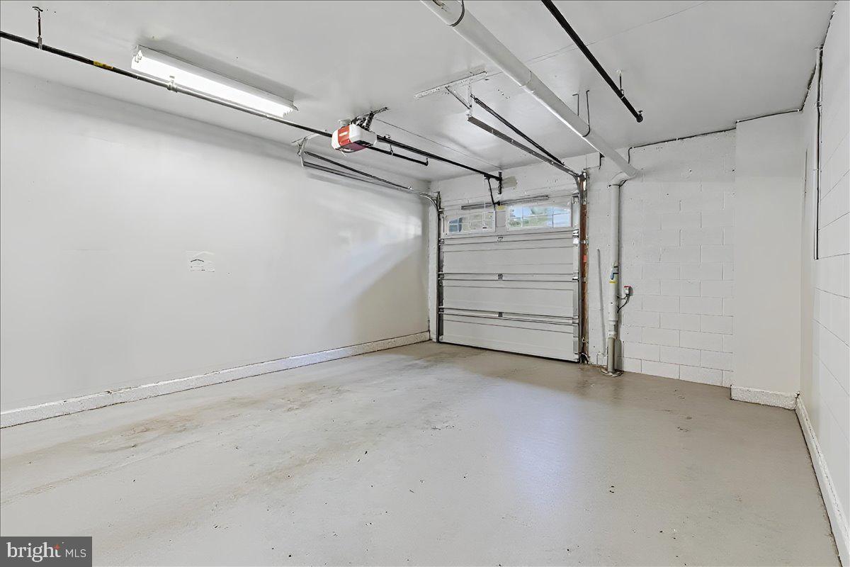 MERIDIAN VALLEY SQ - Residential