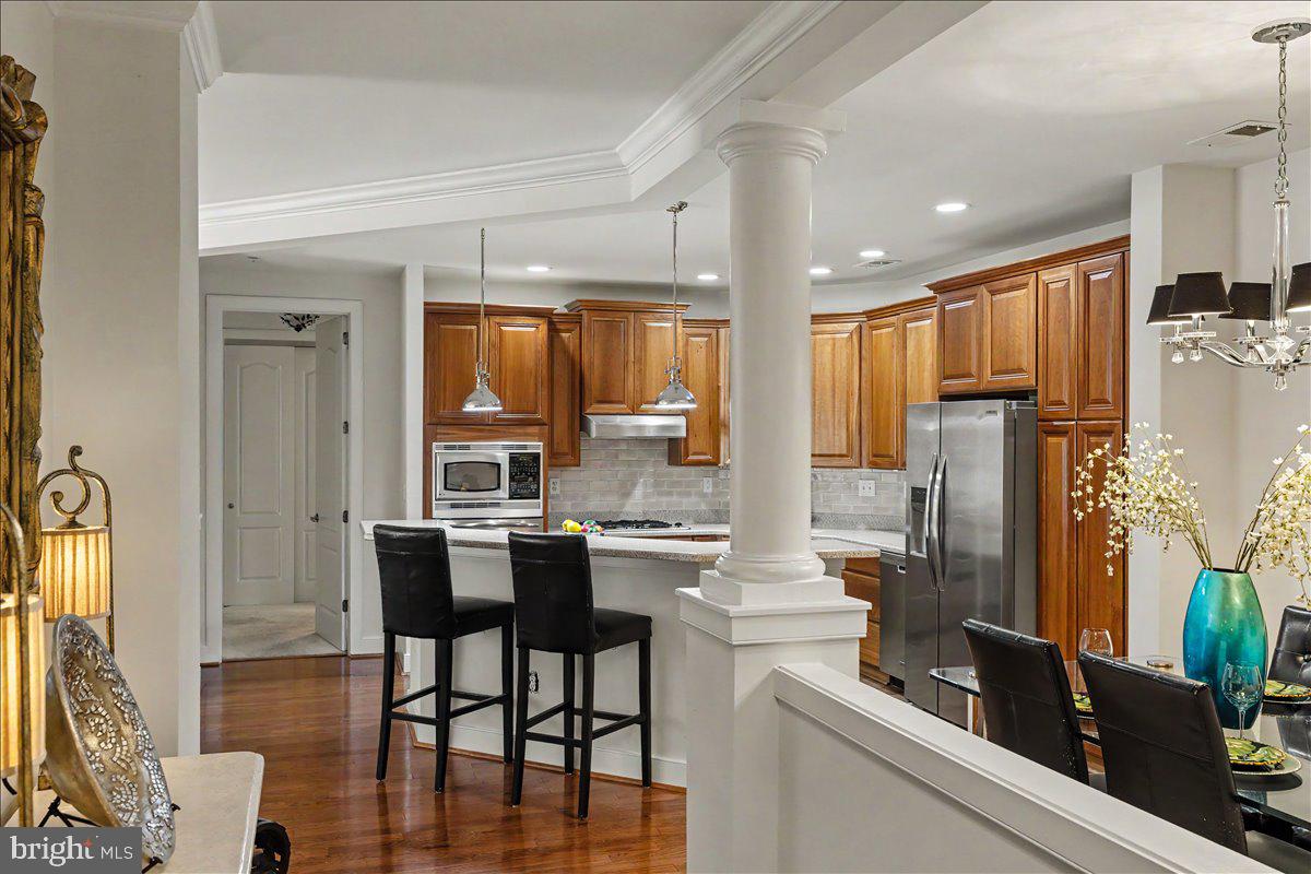 MERIDIAN VALLEY SQ - Residential