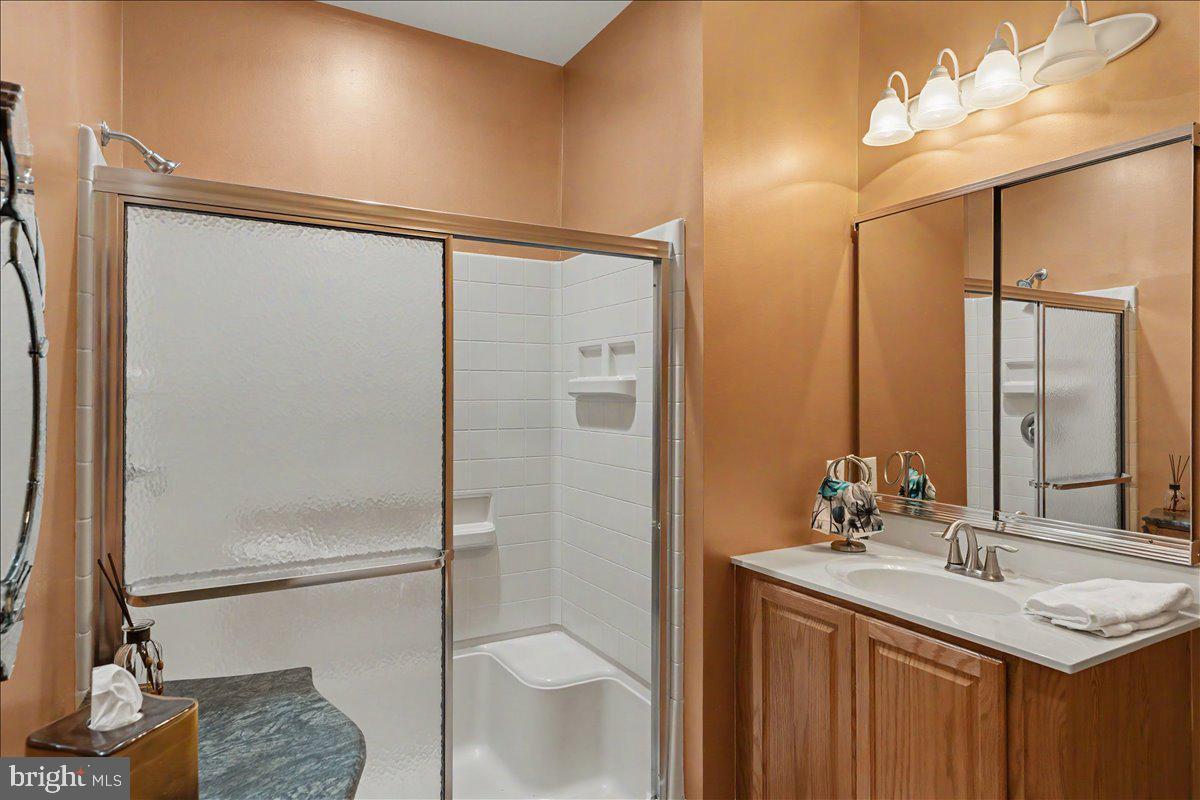 MERIDIAN VALLEY SQ - Residential