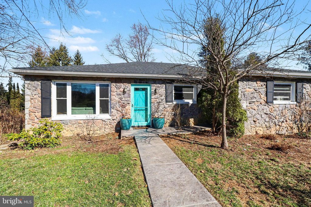 Photo of 303 S Market Street, MOUNT JOY, PA 17552 (MLS # PALA2083630)