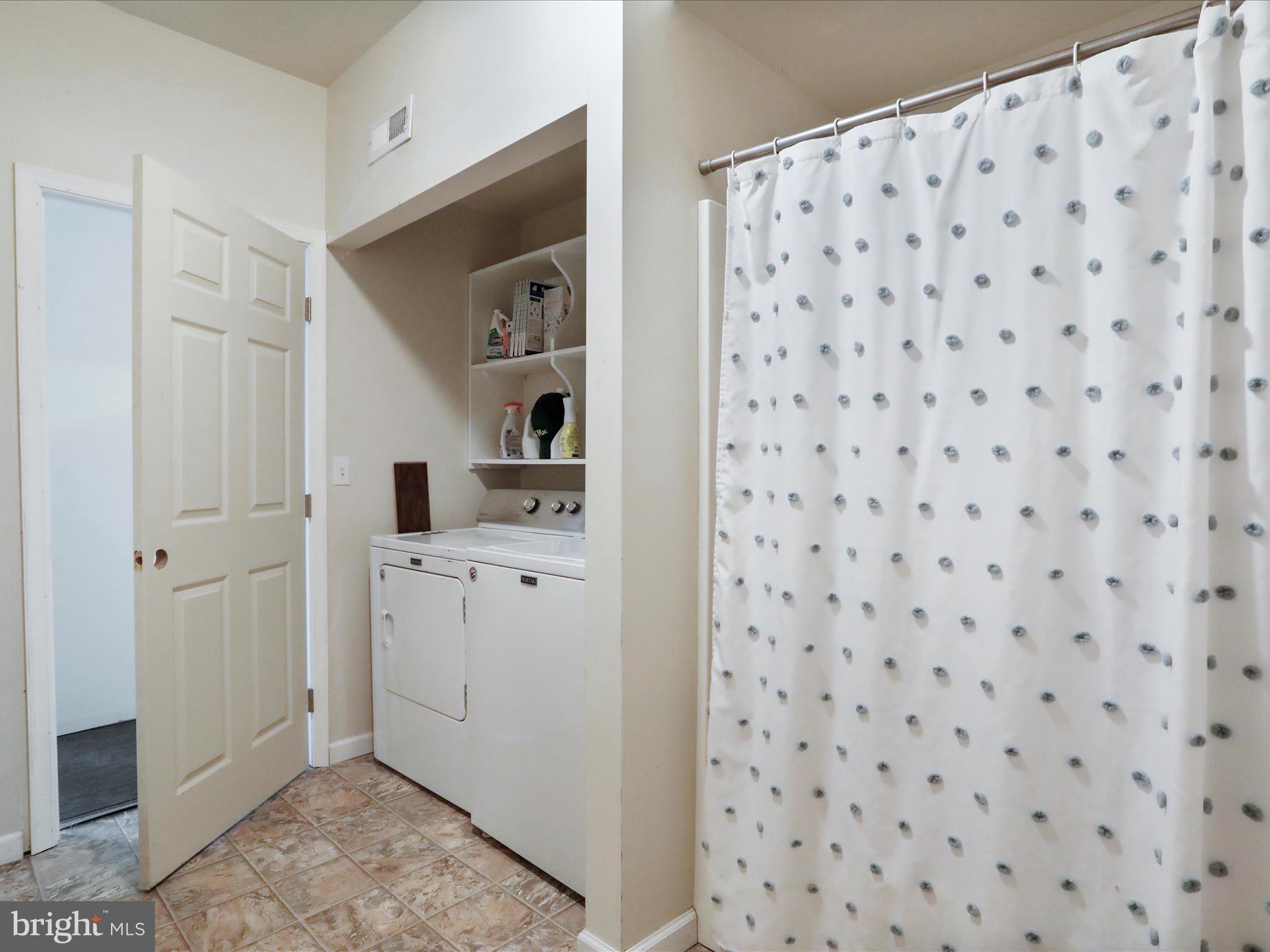 SHERMAN ESTATES - Residential