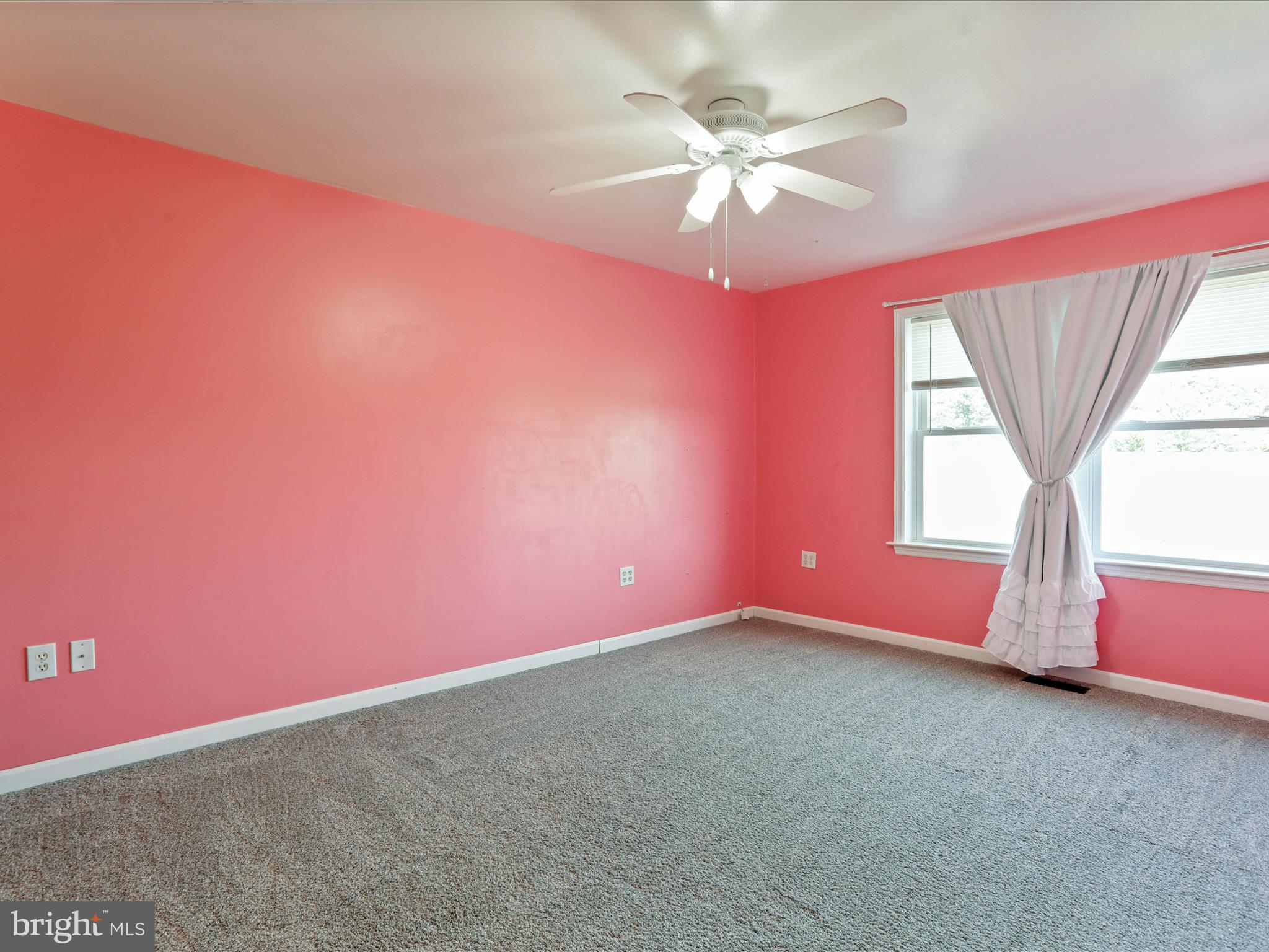 SHERMAN ESTATES - Residential