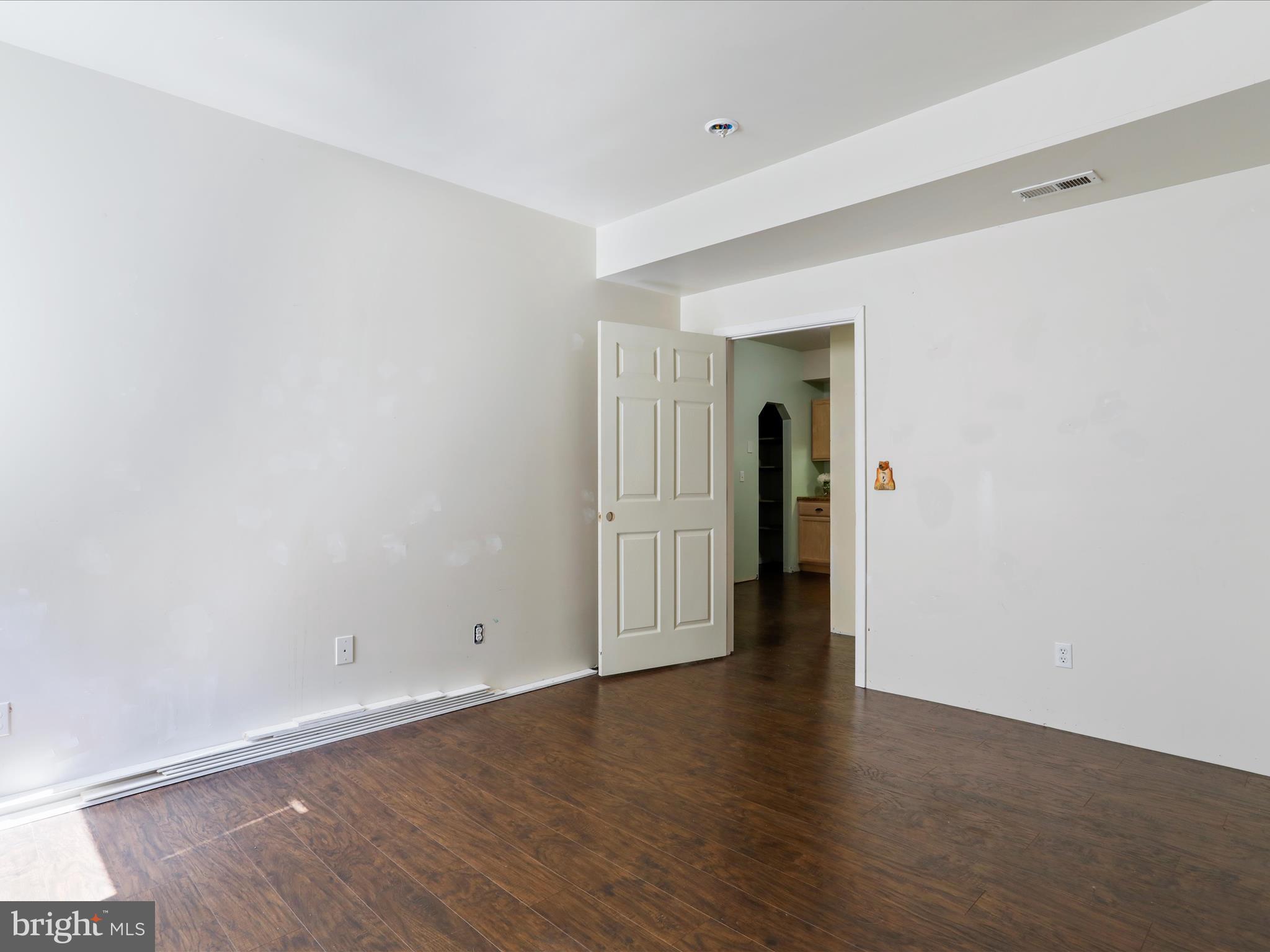 SHERMAN ESTATES - Residential