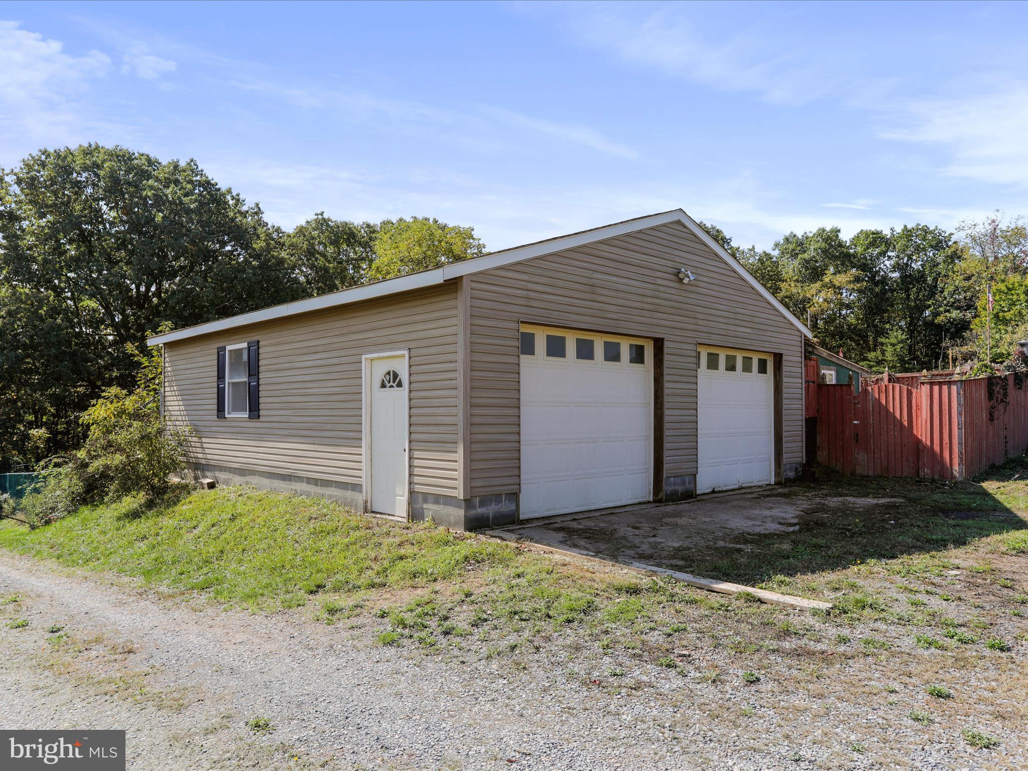 SHERMAN ESTATES - Residential