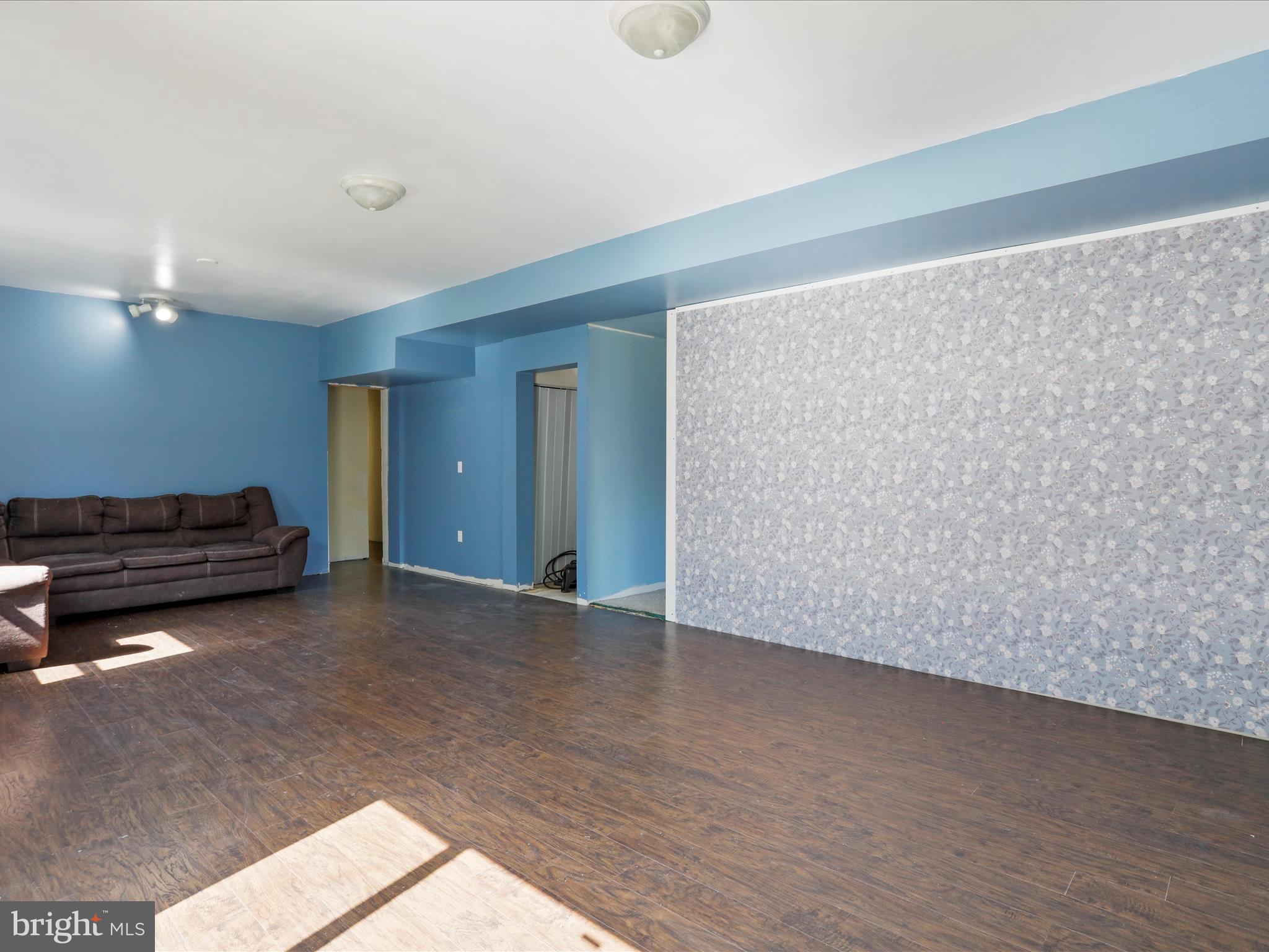 SHERMAN ESTATES - Residential