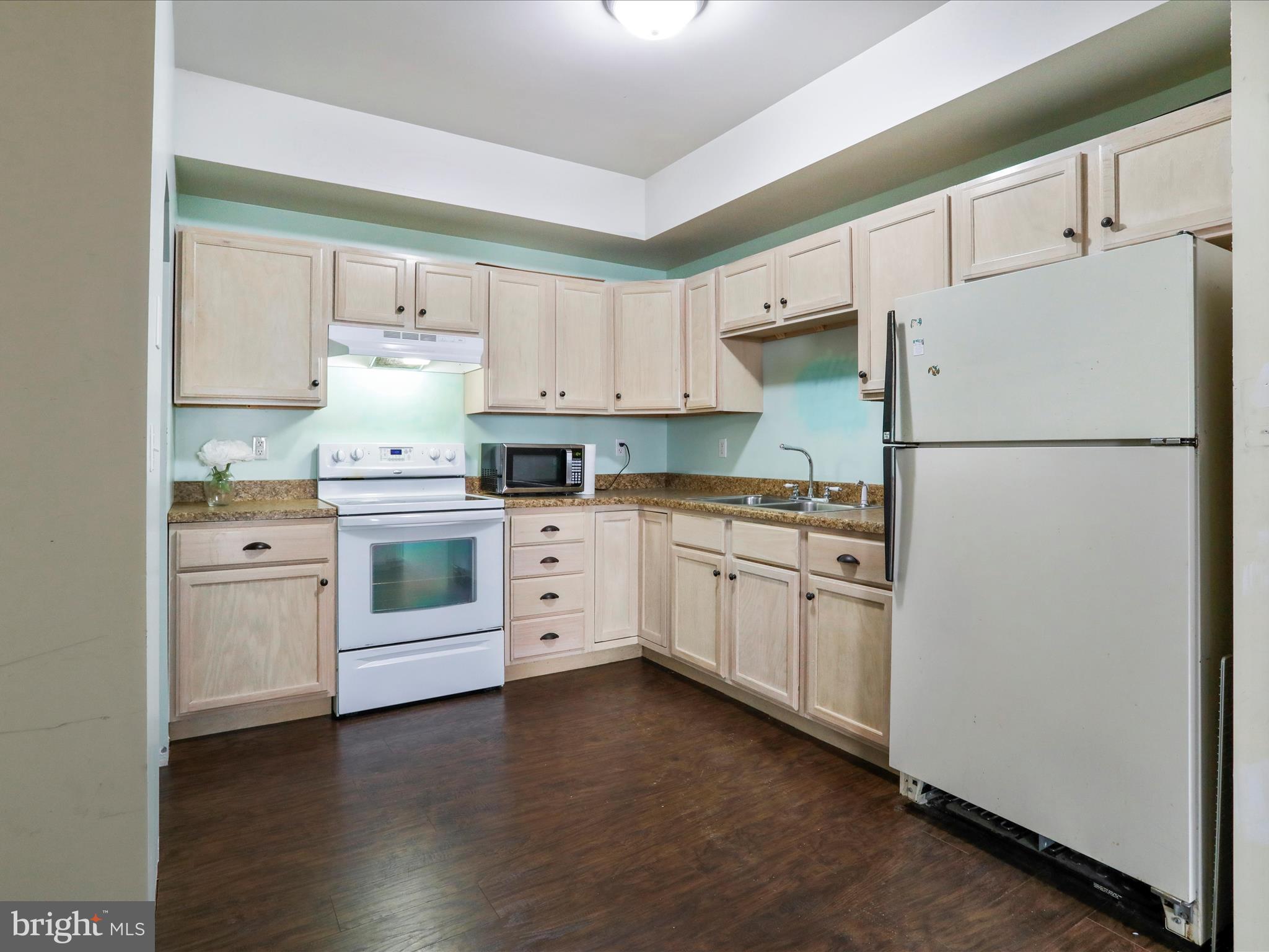 SHERMAN ESTATES - Residential