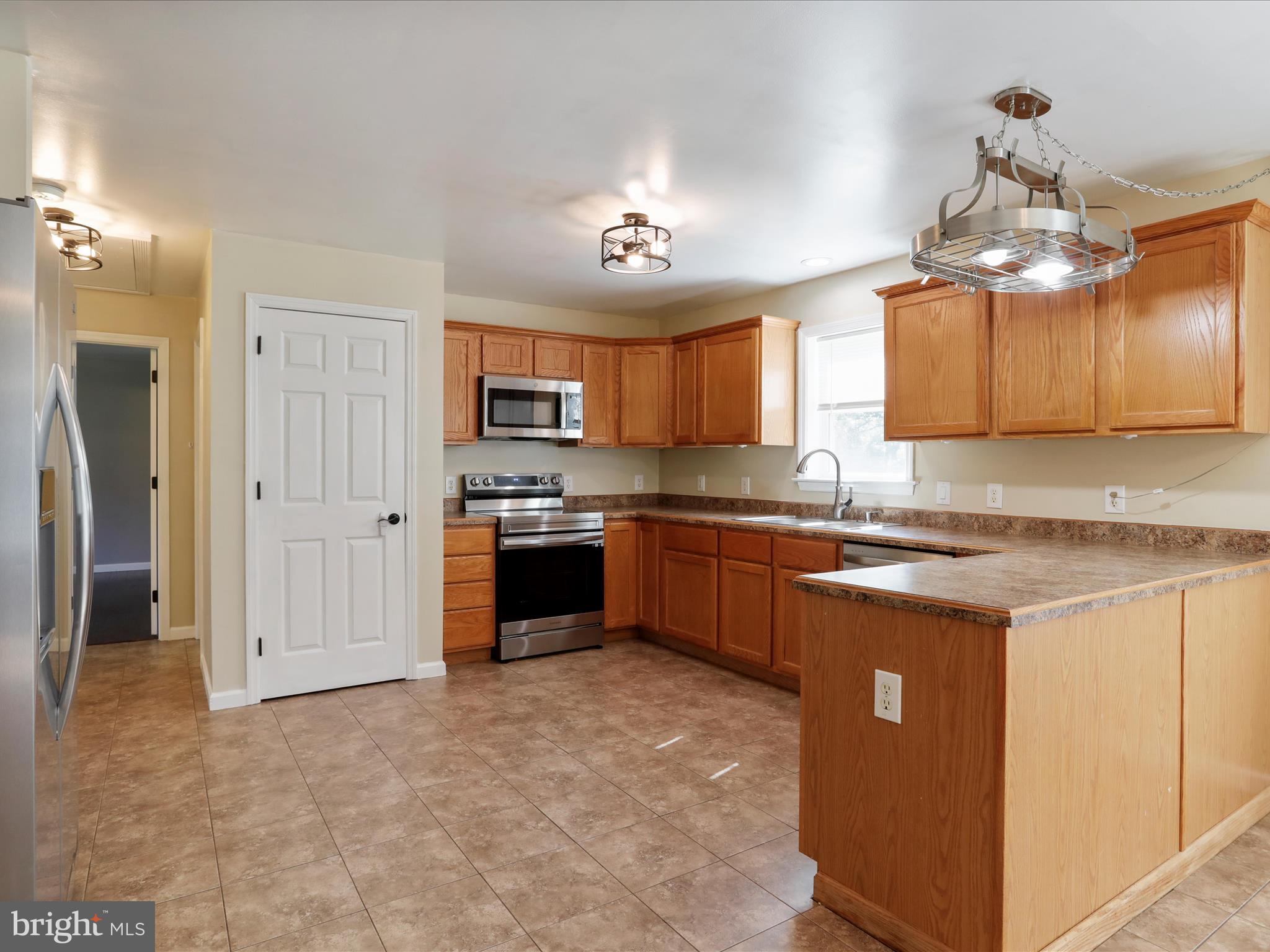 SHERMAN ESTATES - Residential