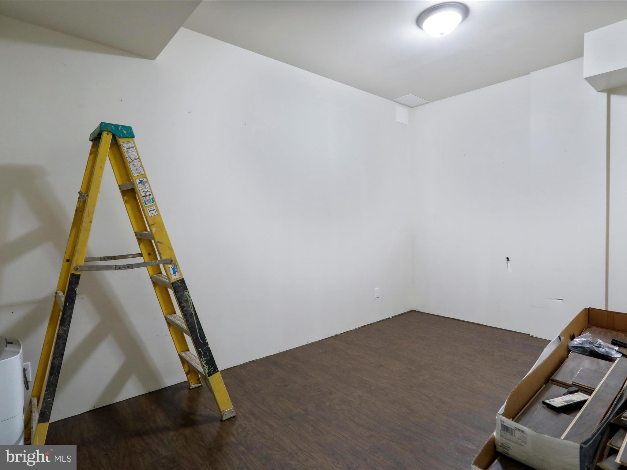 SHERMAN ESTATES - Residential