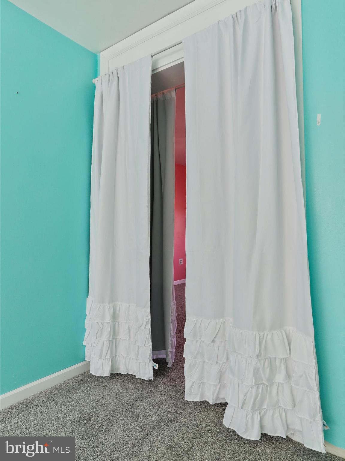 SHERMAN ESTATES - Residential