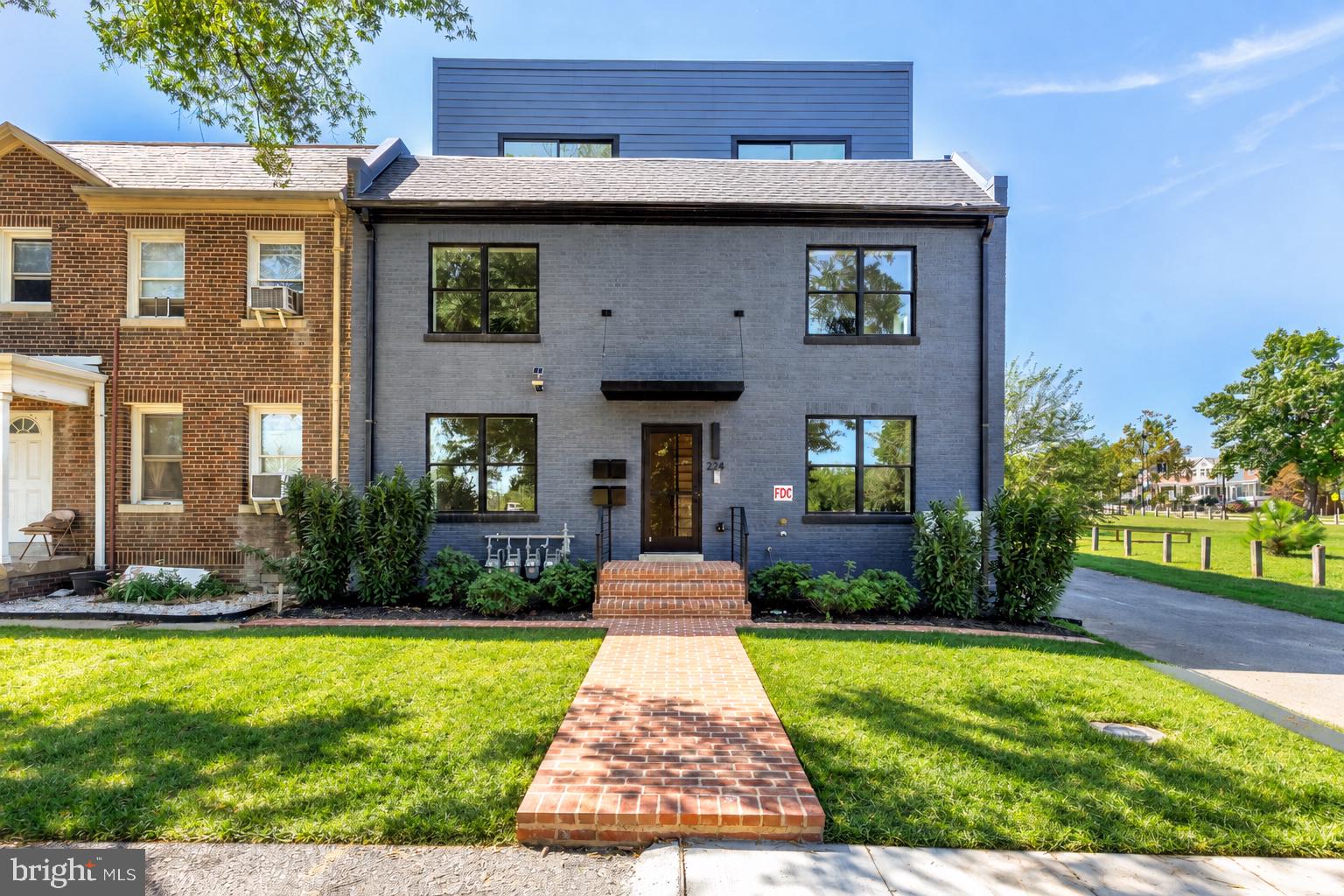 224 21ST NE 4