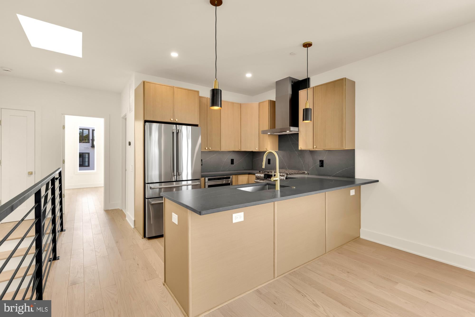 224 21ST NE 4