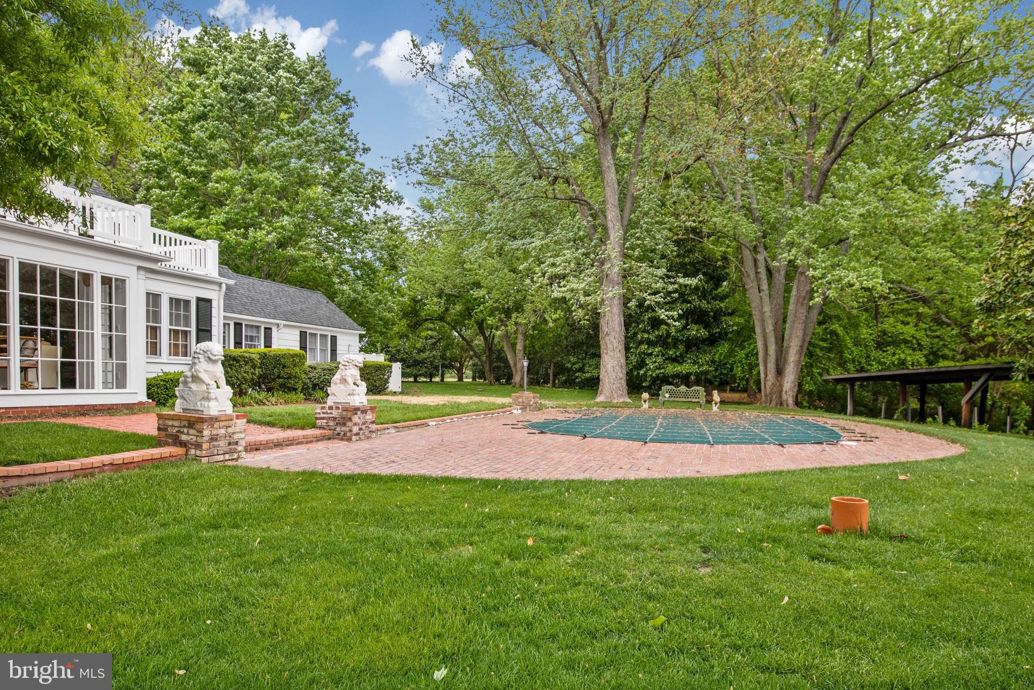 ROYAL OAK - Residential