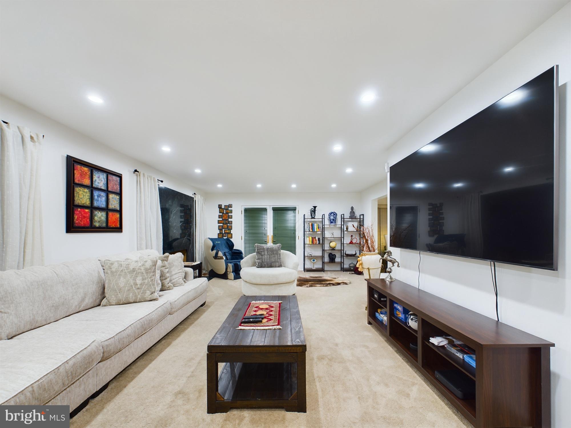 CHELSEA COURT - Residential