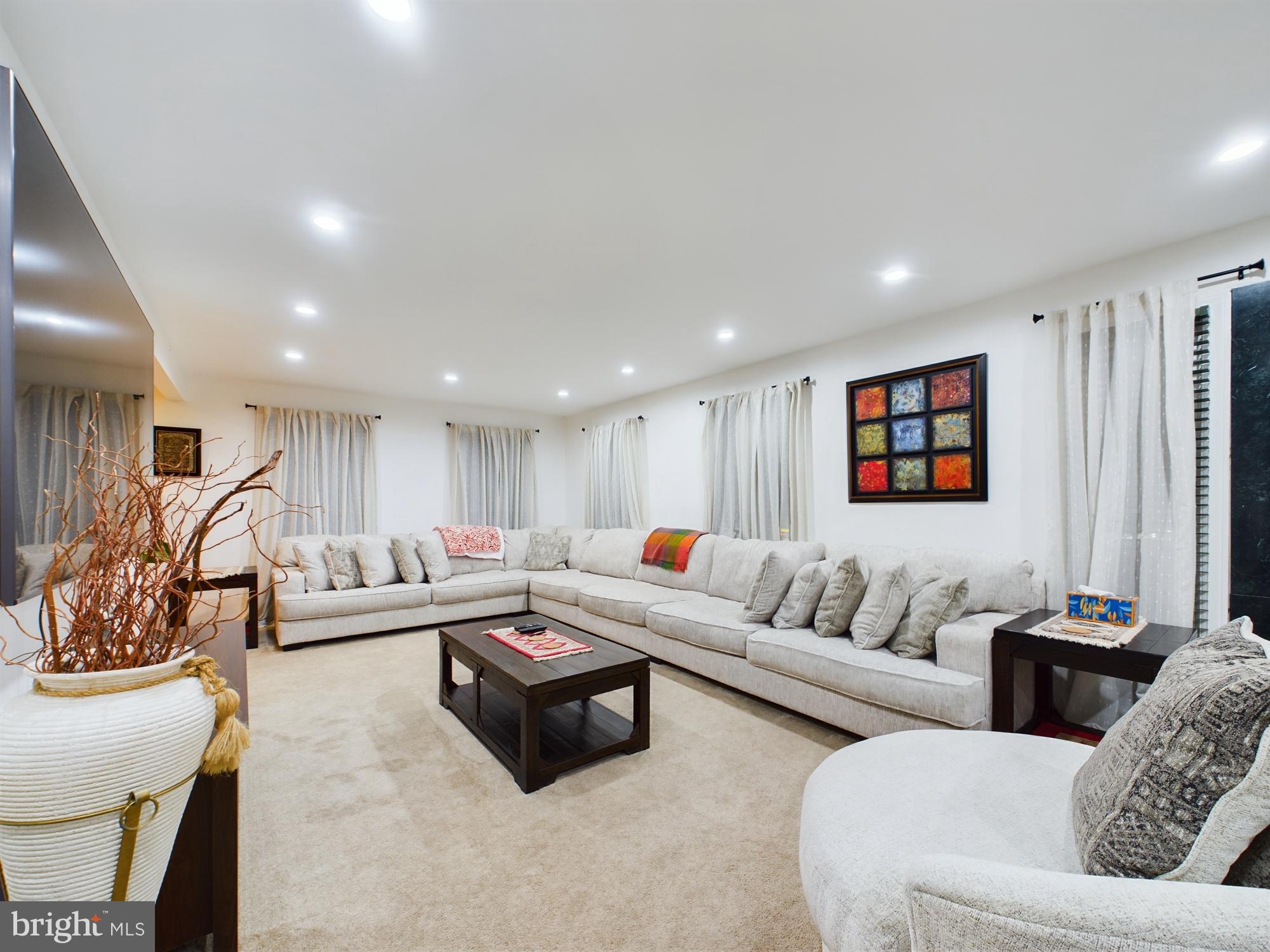 CHELSEA COURT - Residential